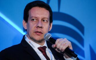 Representação gráfica da tokenização de ativos financeiros digitais, com foco em blockchain e contratos inteligentes.