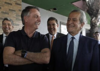 Jair Bolsonaro e Valdemar Costa Neto em encontro no STF, com Moraes negando visita.