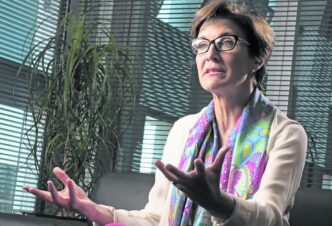 Executivos do Citigroup discutem o desempenho do banco de investimento em meio a preocupações com o mercado financeiro e o risco de bolha em ativos.