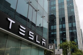 Robotáxis e Robôs da Tesla — foto ilustrativa