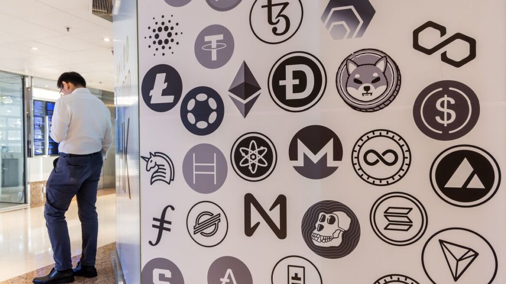 Altcoins em baixa — foto ilustrativa