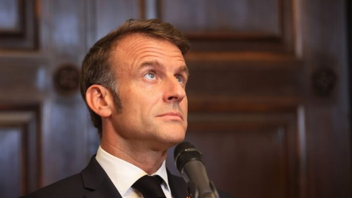 Macron sob pressão — foto ilustrativa