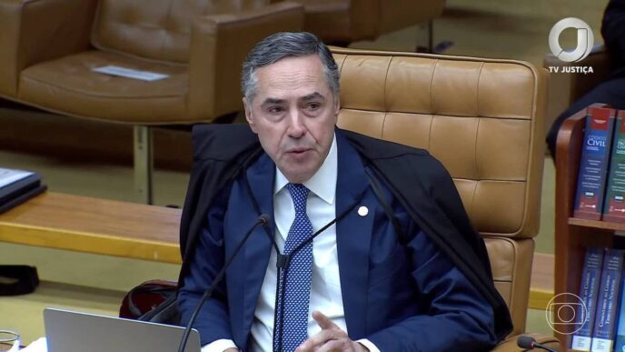 Luís Roberto Barroso em anúncio de aposentadoria do STF.