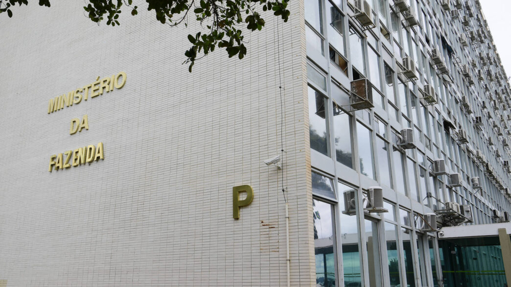 Isenção de Impostos em Papéis — foto ilustrativa