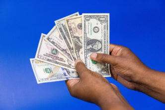 Dólar abre em queda — foto ilustrativa