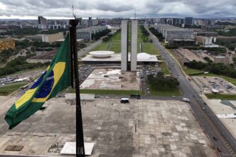 Democracia brasileira instável — foto ilustrativa
