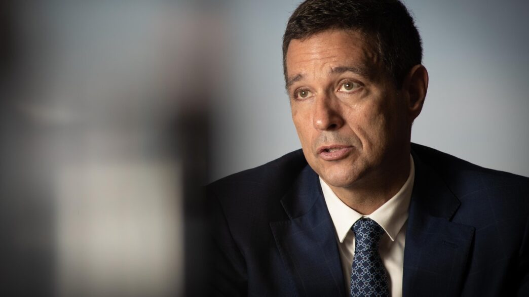 Roberto Campos Neto, ex-presidente do Banco Central e atual vice-presidente do Nubank, defende fintechs contra narrativas de menor tributação.