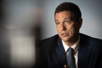 Roberto Campos Neto, ex-presidente do Banco Central e atual vice-presidente do Nubank, defende fintechs contra narrativas de menor tributação.