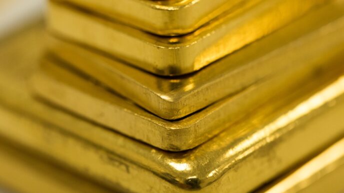 Gráfico de alta do preço do ouro, consolidando-se acima de US$ 4,3 mil.