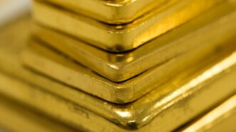 Gráfico de barras mostrando a cotação do ouro com leve alta após decisões de política monetária e acordo comercial EUA-China.