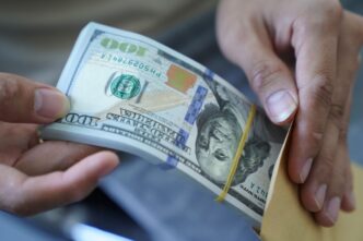 Dólar recua e real se valoriza — foto ilustrativa