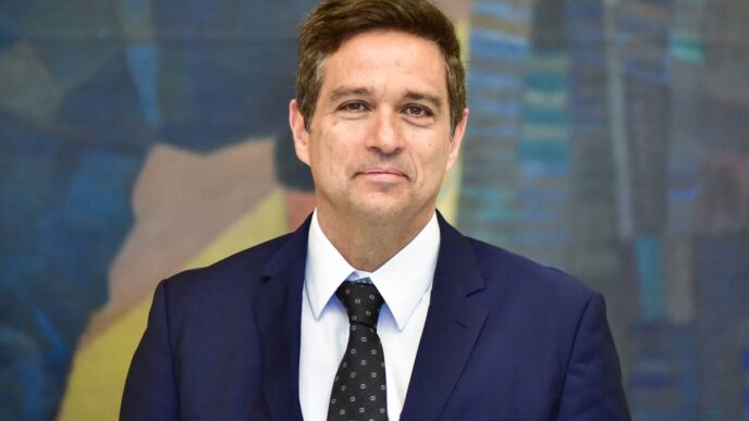 Roberto Campos Neto, ex-presidente do Banco Central e atual vice-presidente do Nubank, em declaração sobre tributação de fintechs.
