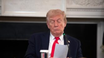 Trump tarifa 100% China — foto ilustrativa