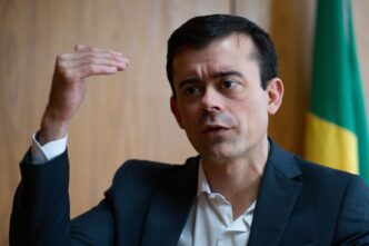 Secretário do Tesouro Nacional Rogério Ceron anuncia 3º Leilão Eco Invest com foco em transição ecológica e mecanismo de hedge cambial para atrair investimento externo.
