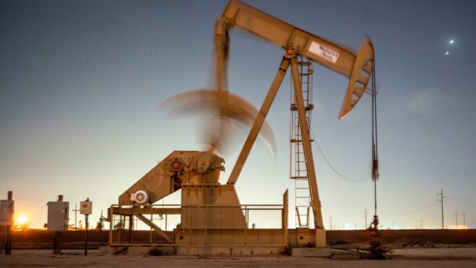 Gráfico mostrando a alta inesperada de 3,524 milhões de barris nos estoques de petróleo dos EUA.