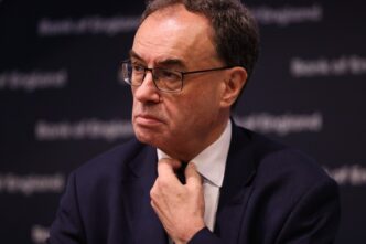Andrew Bailey, presidente do Conselho de Estabilidade Financeira (FSB), adverte sobre riscos no mercado financeiro global.