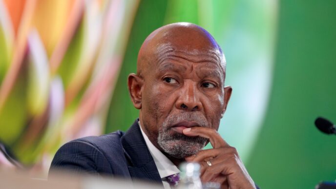 Presidente do Banco da Reserva da África do Sul, Lesetja Kganyago, fala em conferência sobre a economia do país e a possibilidade de usar dólar barato para aumentar reservas.