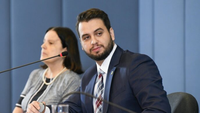 Filipe Martins, ex-assessor de Jair Bolsonaro, em audiência no STF relacionada a investigações de atos antidemocráticos.