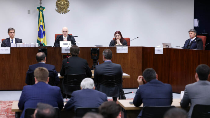 Alexandre de Moraes destitui advogados — foto ilustrativa