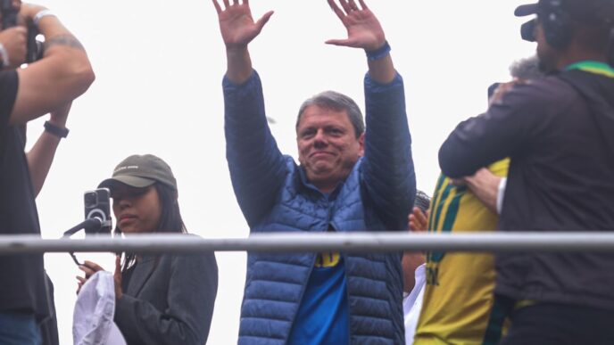 Tarcísio contra Lula — foto ilustrativa