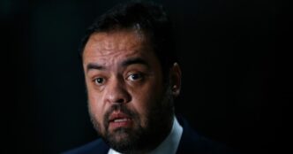 Cláudio Castro soma ou suma — foto ilustrativa