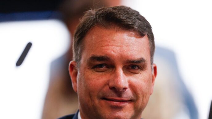 Flávio Bolsonaro negocia anistia — foto ilustrativa