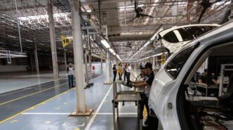 Produção de veículos falta semicondutores — foto ilustrativa