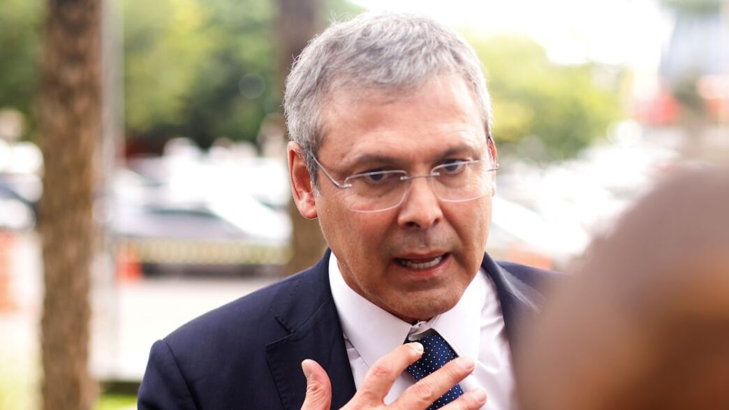 Lindbergh Farias aciona STF contra Flávio Bolsonaro — foto ilustrativa