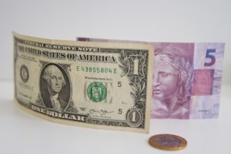 Dólar cai — foto ilustrativa