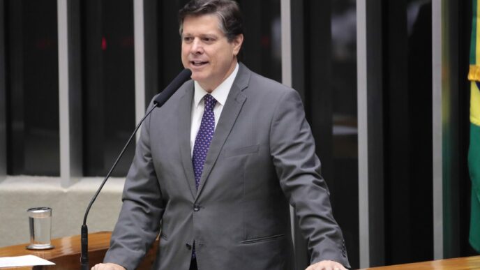 Baleia Rossi, presidente nacional do MDB, em evento do partido defendendo ajuste fiscal e reforma administrativa.