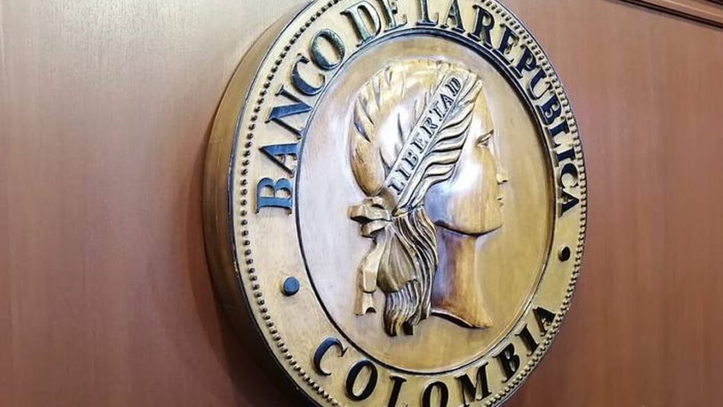 Edifício sede do Banco da República da Colômbia (Banrep), com foco na decisão de manter os juros inalterados.