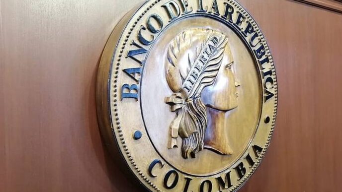 Edifício sede do Banco da República da Colômbia (Banrep), com foco na decisão de manter os juros inalterados.