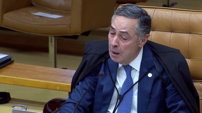 Ministro Luís Roberto Barroso em sessão no STF, após anunciar sua aposentadoria.