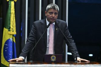 Senador Carlos Portinho, autor do projeto que realoca verba para Defesa.