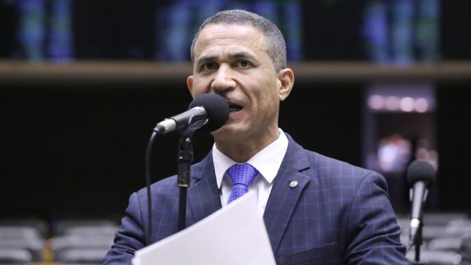Deputado Coronel Assis, autor de projeto que tipifica 'domínio de cidades' como crime hediondo.