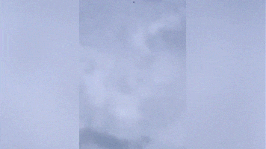 Animação de drone atacando com explosivos, relacionado ao uso de tecnologia militar pelo CV.