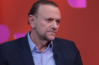 Edinho Silva, presidente nacional do PT, discursa em evento político, acusando Trump de ameaçar a América do Sul.