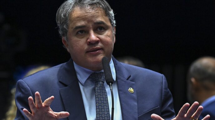 Senador Efraim Filho, presidente da CMO, discute o adiamento da votação da LDO 2026 e a busca por novas fontes de receita.