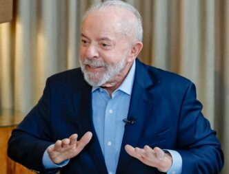Presidente Lula em discurso sobre investimentos e relações com os EUA.