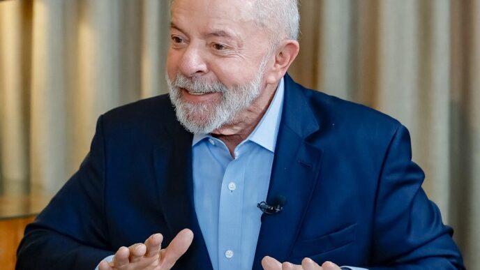 Presidente Lula em discurso sobre investimentos e relações com os EUA.