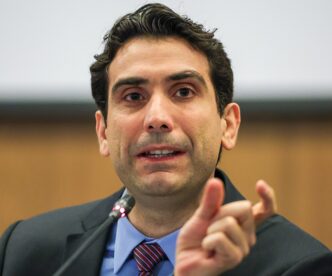 Gabriel Galípolo, presidente do Banco Central, em evento na Indonésia, analisando o cenário de desinflação no Brasil.