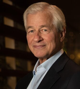 CEO do J.P. Morgan, Jamie Dimon, visita Argentina em momento econômico delicado, focado em analisar o cenário para o banco e o governo Milei.