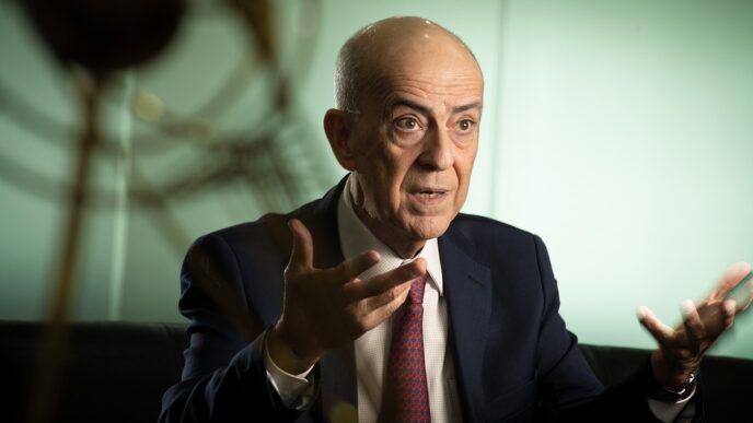 Devanir Silva, presidente da Abrapp, em evento sobre previdência complementar, discutindo a proposta da Previc para resolução de déficit em fundos de pensão.