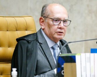Fachada do Supremo Tribunal Federal (STF) em Brasília, com foco em endurecimento das regras de impeachment.