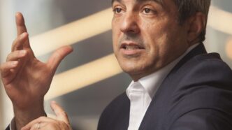 Gráfico mostrando a queda nas taxas futuras das NTN-Bs e o avanço do Ibovespa, indicando alívio no mercado de renda fixa.