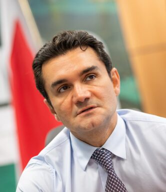 Ministro do Turismo, Celso Sabino, em evento, defendendo sua permanência no governo Lula.