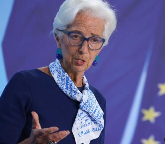 Christine Lagarde, presidente do Banco Central Europeu (BCE), em Washington, falando sobre os cortes de juros do BCE.