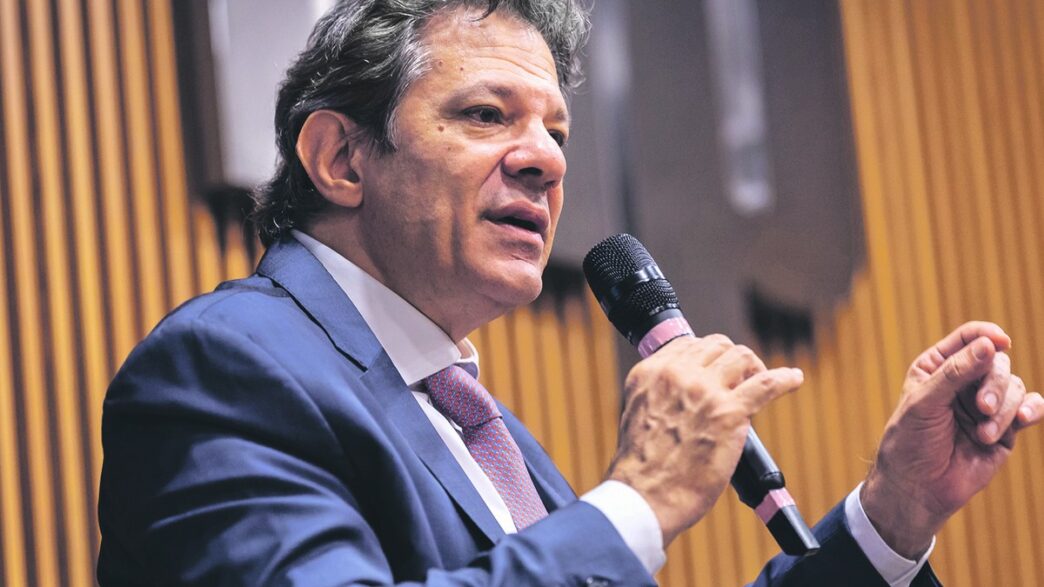 Fernando Haddad em reunião sobre a reforma do Imposto de Renda.