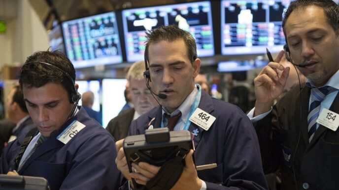 Gráfico da bolsa de Nova York com o índice Dow Jones em alta, impulsionado por bons resultados corporativos.