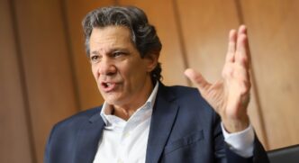 Ministro da Fazenda, Fernando Haddad, em discurso sobre economia e eleições.